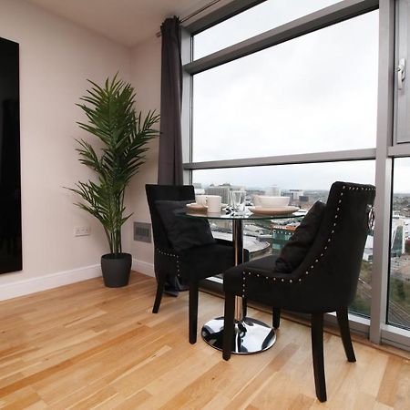 The View - Long Stay Offer - Modern Central Apartment And Parking By Cto Serviced Apartments Cardiff Esterno foto