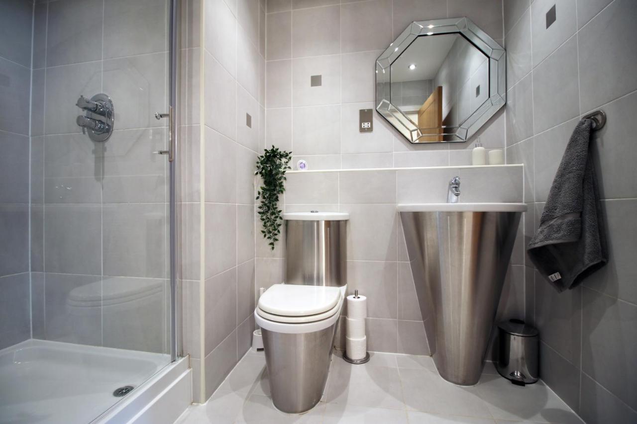 The View - Long Stay Offer - Modern Central Apartment And Parking By Cto Serviced Apartments Cardiff Esterno foto