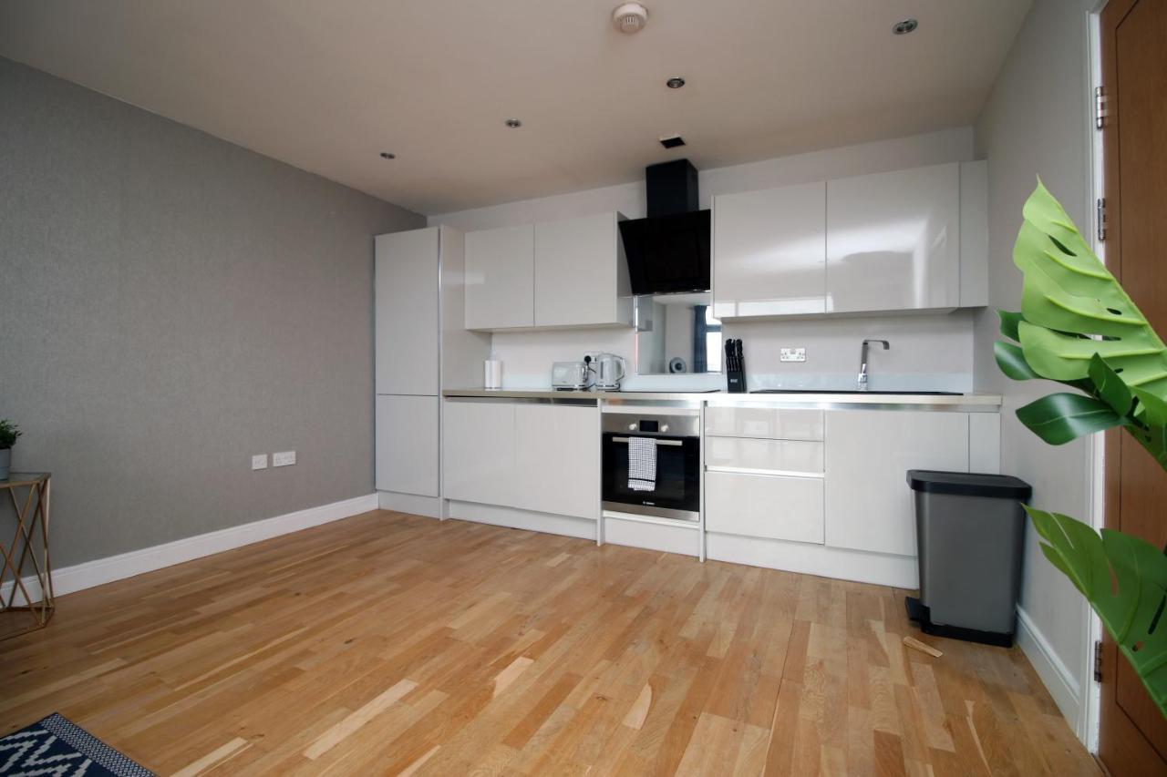 The View - Long Stay Offer - Modern Central Apartment And Parking By Cto Serviced Apartments Cardiff Esterno foto