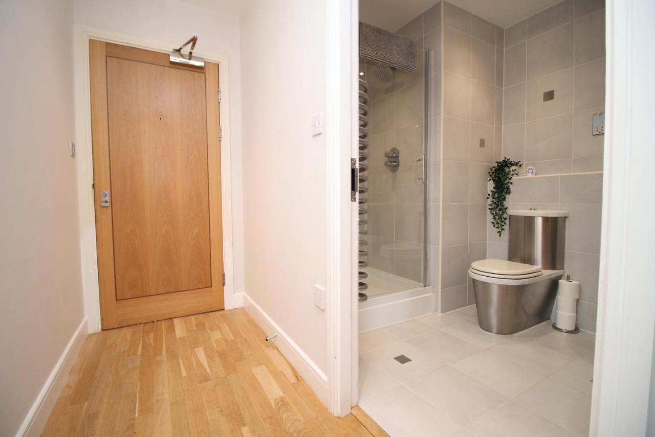 The View - Long Stay Offer - Modern Central Apartment And Parking By Cto Serviced Apartments Cardiff Esterno foto