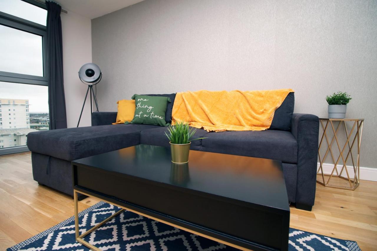 The View - Long Stay Offer - Modern Central Apartment And Parking By Cto Serviced Apartments Cardiff Esterno foto