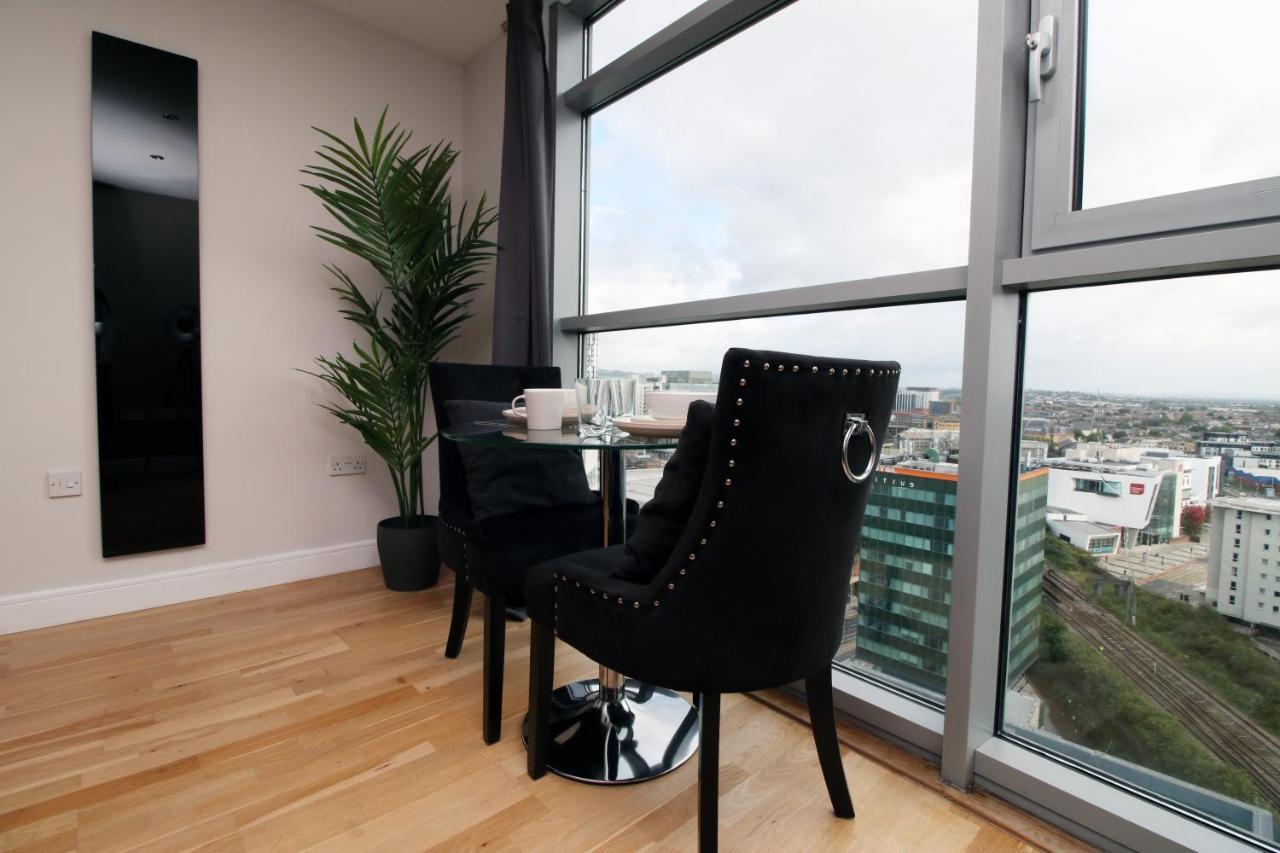 The View - Long Stay Offer - Modern Central Apartment And Parking By Cto Serviced Apartments Cardiff Esterno foto